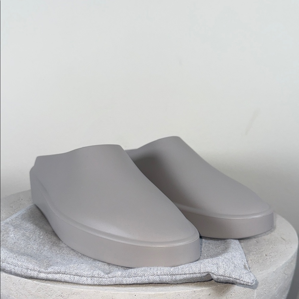 FEAR OF GOD The California 2.0, Minimalist Slip-On Mules in concrete